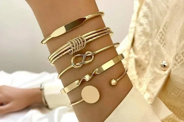 5-Piece Stackable Bangle Bracelet Set in Gold & Silver Tones – Hypoallergenic, Lightweight, Versatile