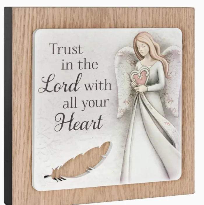 “Trust in the Lord” Sitter