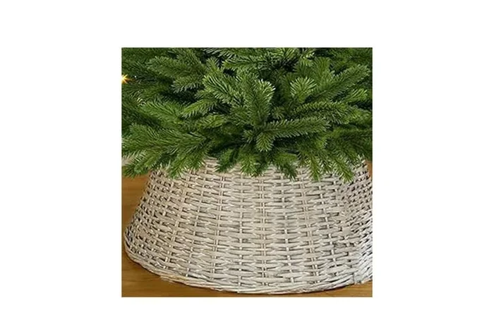 Charming Woven Willow Christmas Tree Skirt Collar