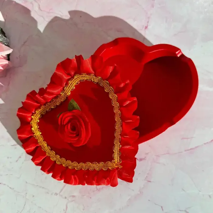 Chocolate Box Heart Shaped Ash Tray With Decorated Lid 5″ x 5″ x 2″