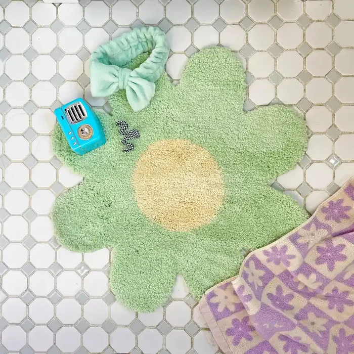 Daisy Ultrasoft Rug in Pistachio Flower Shaped Slip Resistant Door Mat 25″