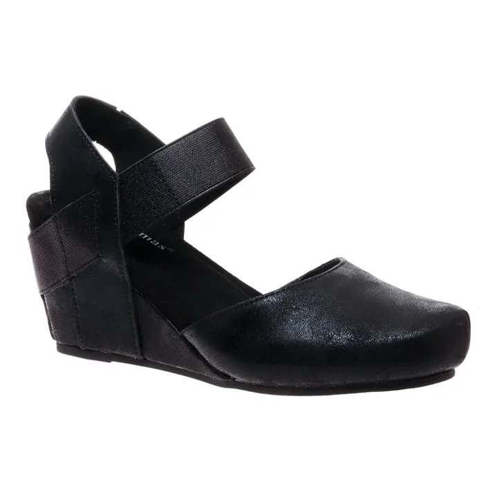 Dash 1 Wedge Shoe • Black
