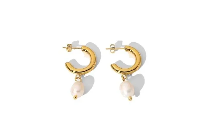 Elk & Bloom 18K Gold Hypoallergenic Freshwater Pearl Hoop Earrings – Classic 20mm Hoops
