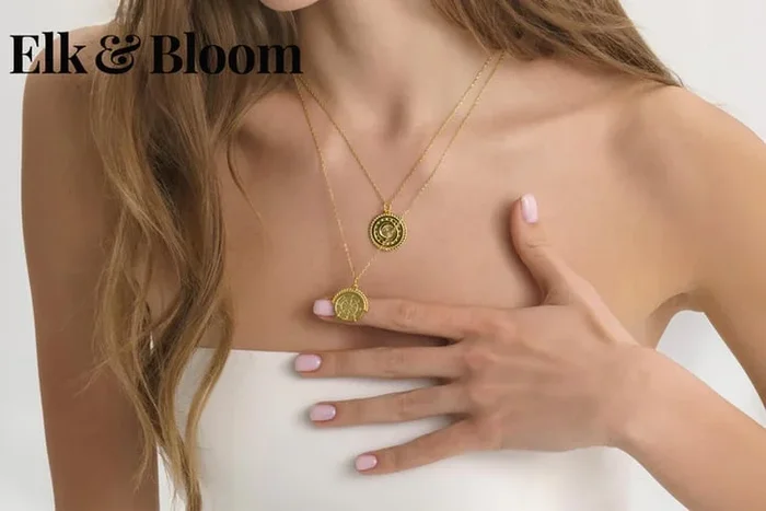 Elk & Bloom Enchanted Rope Framed Gold Medallion Necklace