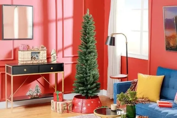 Enchanting 6ft Slimline Pencil Christmas Tree – Verdant Green