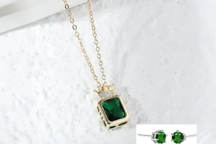 Exquisite Green Crystal Necklace & Earrings Set