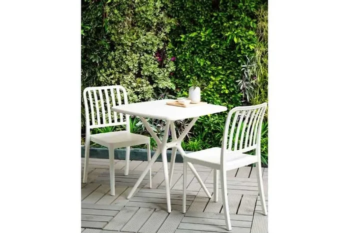 Set of 2 Stackable White Garden Chairs – Weather-Resistant Synthetic Outdoor Seating