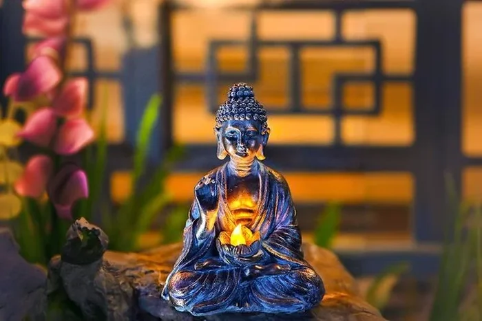 Solar LED Zen Buddha Weatherproof Outdoor Garden Light – Hand-Painted Resin, Automatic Dusk Sensor