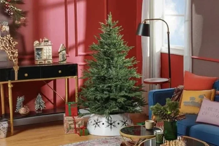 Vibrant 5ft Christmas Tree with Metal Base – Green Delight